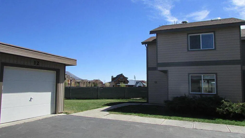 3 bed, 1068 sqft, $2,850 — Photo 3