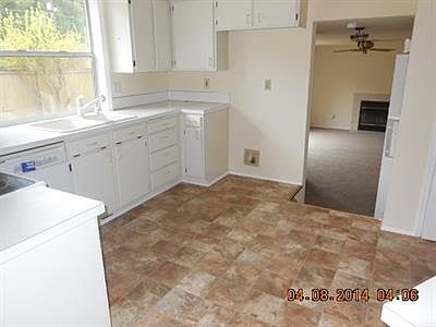 2nd image of 604 Pleasant Hill Dr NE