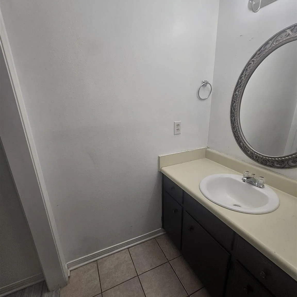 2 bed, 994 sqft, $1,350 — Photo 3
