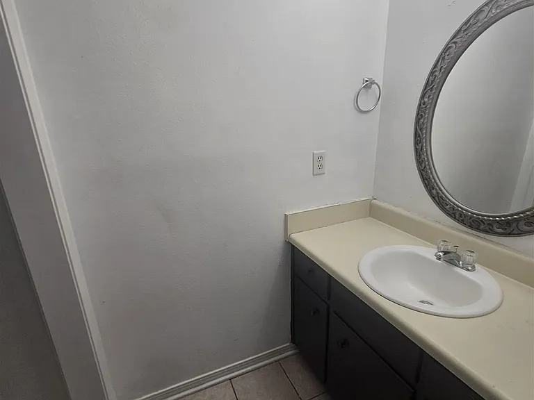 8380 Country Walk Dr #B — Photo 3
