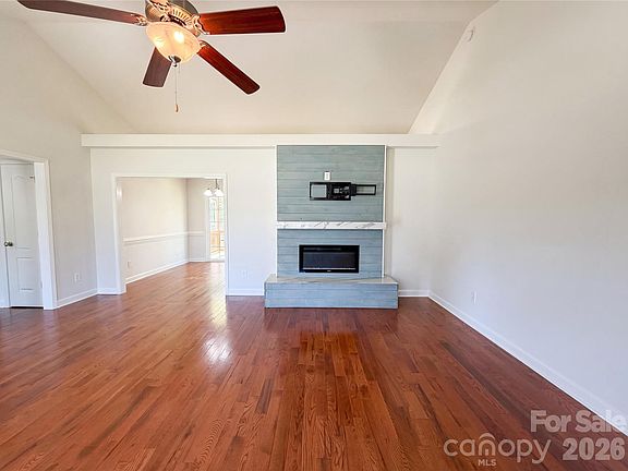 3rd image of 307 Rhea Rd