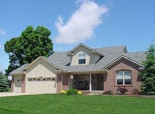8226 Carpathian Dr, White Lake, MI 48386