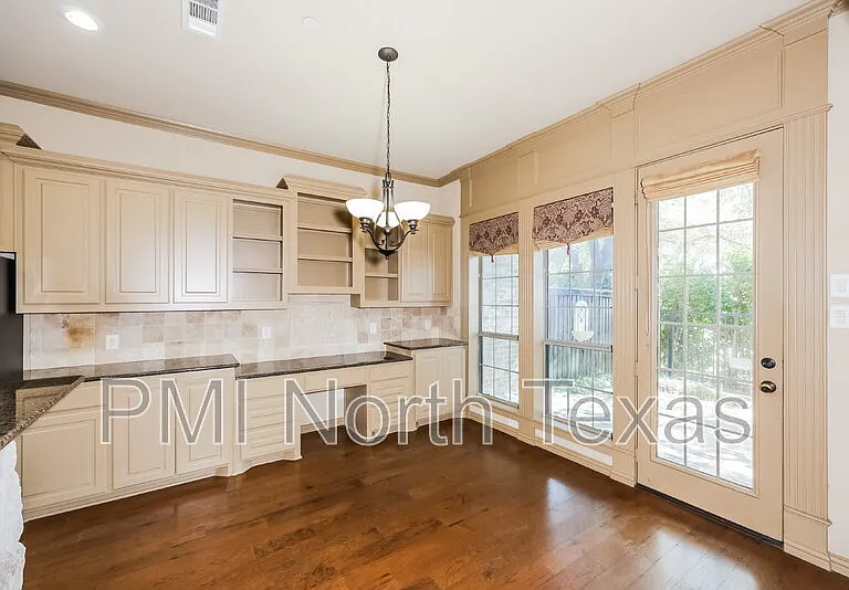 5379 Balmoral Dr — Photo 9