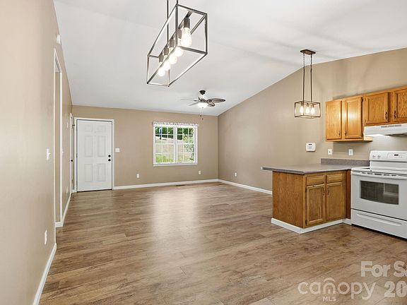 5th image of 307 Westforest Ln