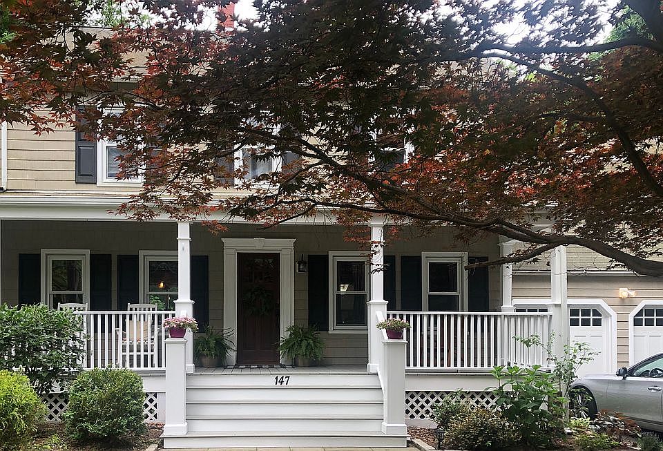 Farmhouse 4 BR, 2.5 Bath