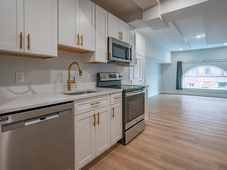 146 Main St #201 — Photo 2