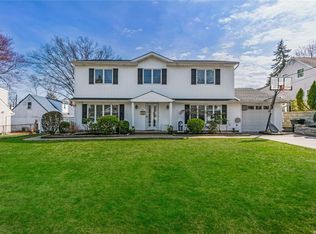 55 Garden Dr, Albertson, NY 11507