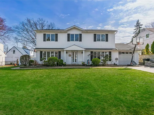 55 Garden Drive, Albertson, NY 11507