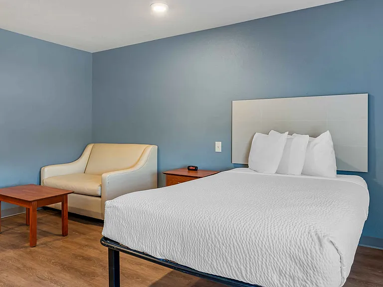 Deluxe Studio - 1 Full Bed