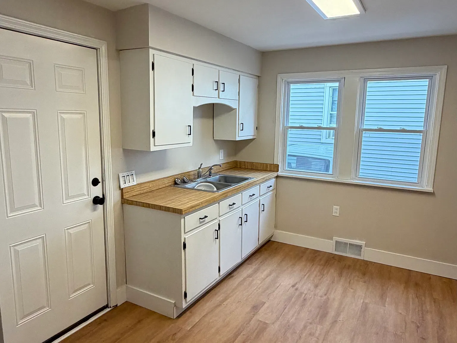 2 bed, 1030 sqft, $1,100 — Photo 3
