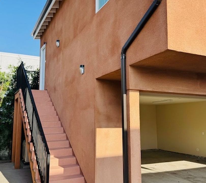 1st image of 1109 W Angeleno Ave