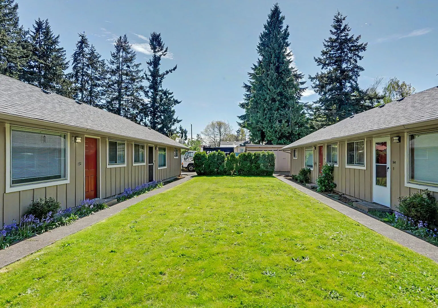 086-Friendship Court Apartments — Photo 4