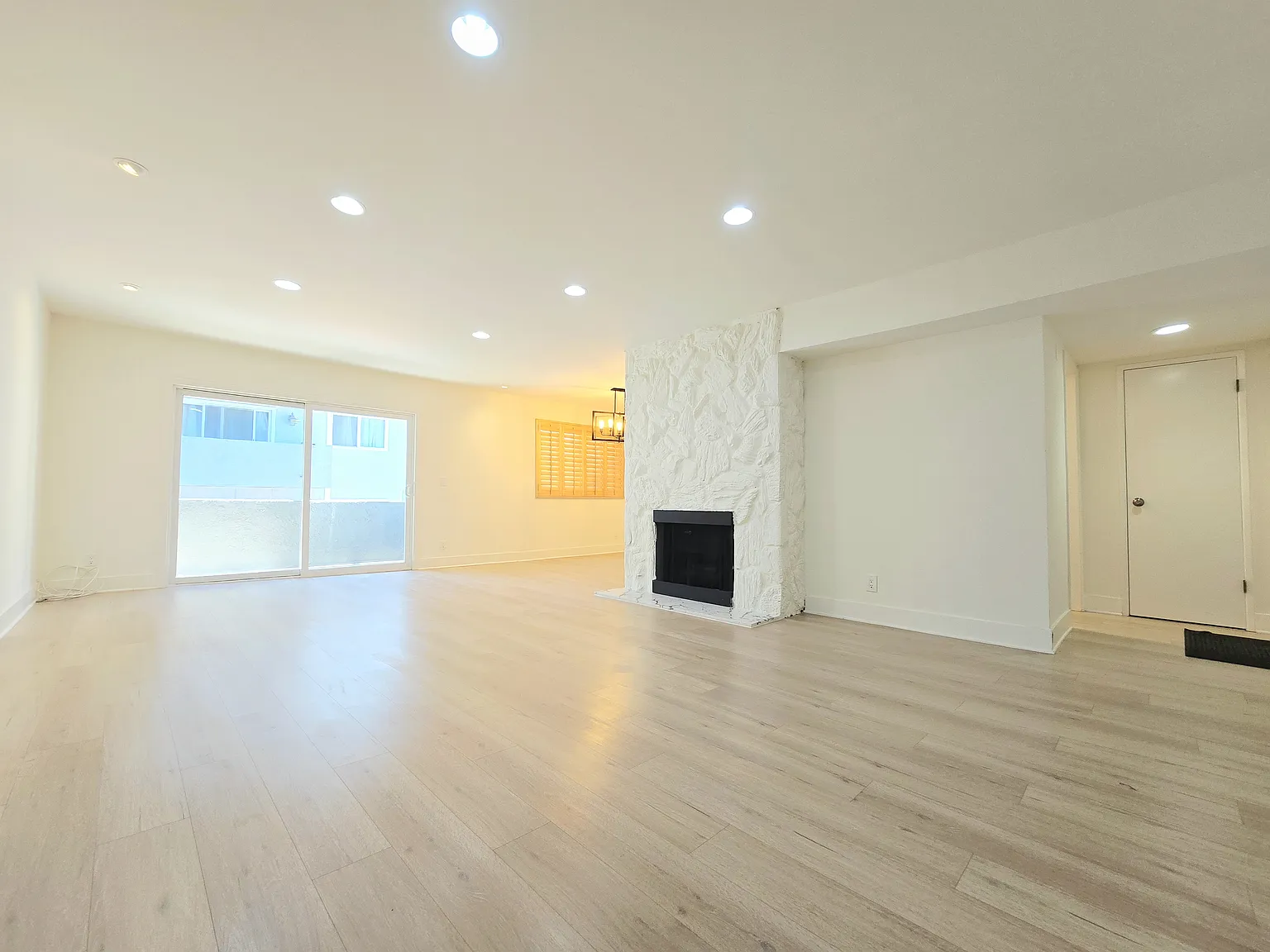 2 bed, 1170 sqft, $3,650 — Photo 4