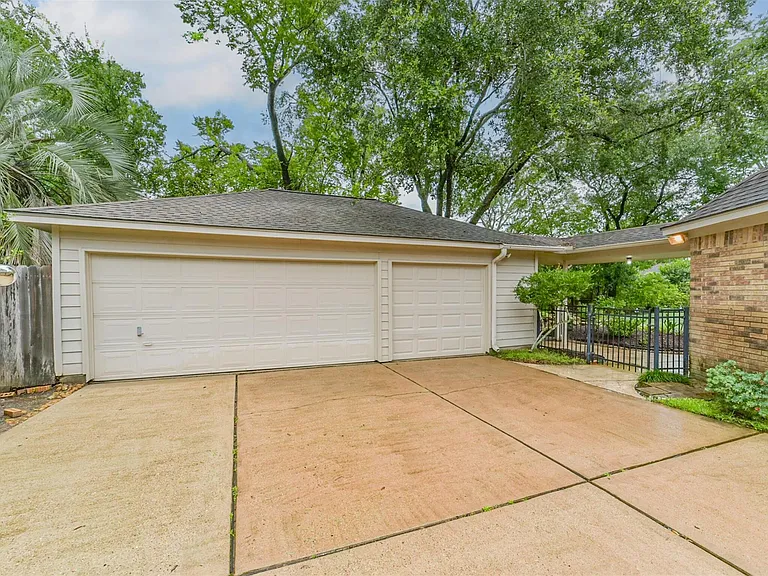 2214 Cherrytree Ridge Ln — Photo 42