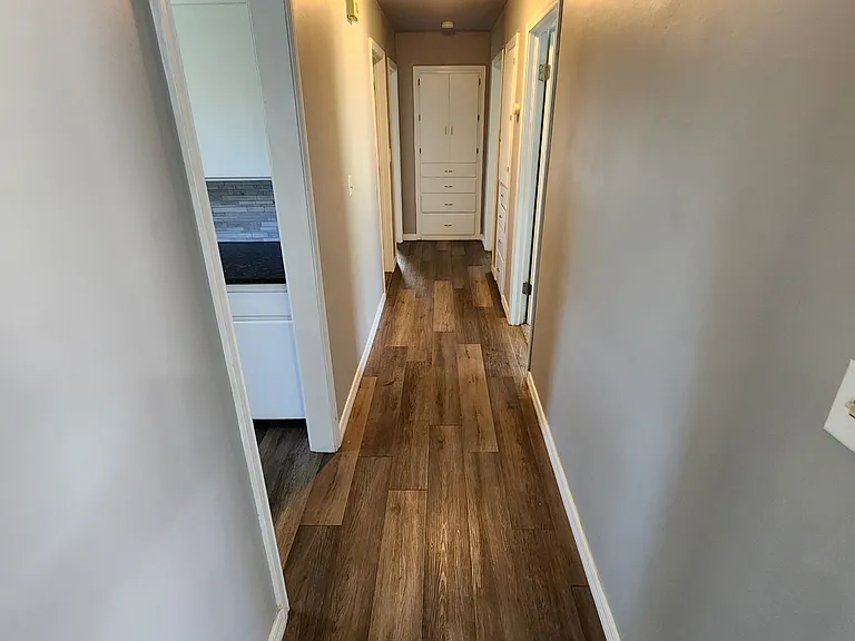1008 E 6th St — Photo 8