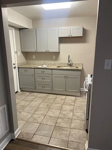 225 Center St Photo 1