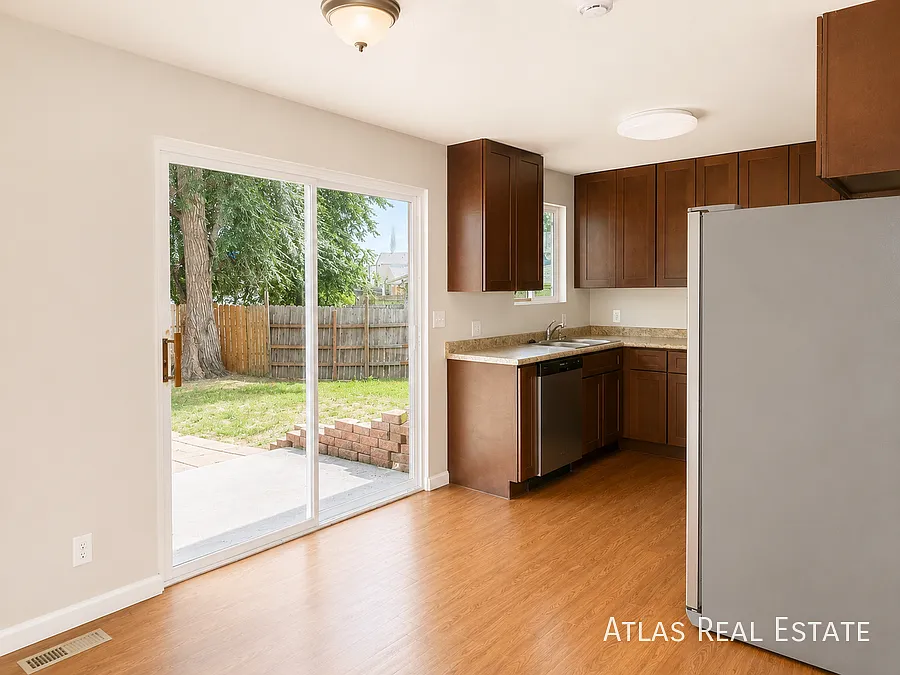 Available This Month Spacious Remodeled 6-Bedroom Home On Corner Lot With Attached Garage & Huge ... — Photo 2