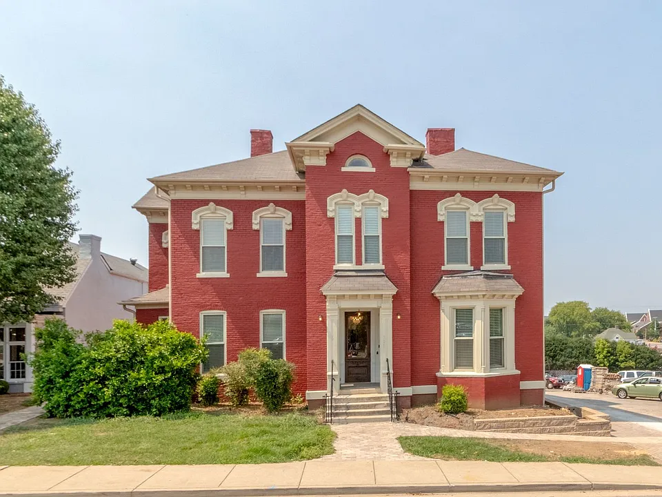 305 Main St
