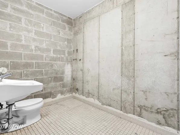 534 West 42nd Street image 4 of 4