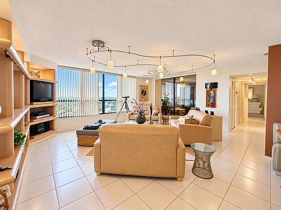 5th image of 7153 PROMENADE Drive #702