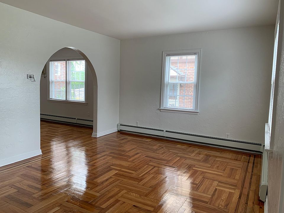 1st image of 24704 87th Dr Floor 1