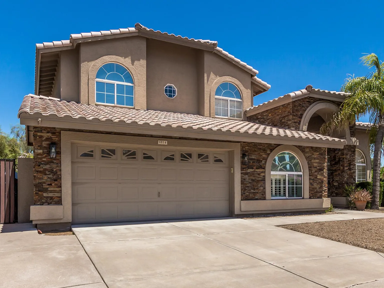 5 bed, 3622 sqft, $6,900 — Photo 2