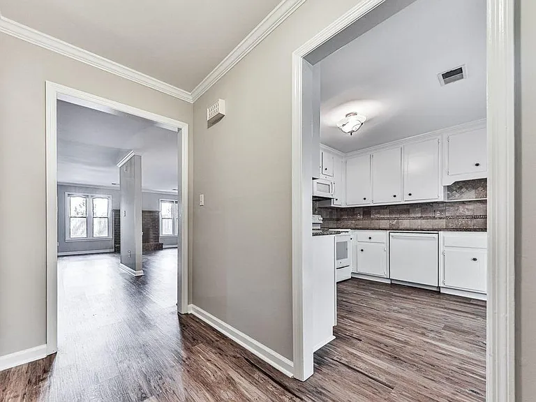 1365 Old Virginia Ct SE — Photo 2