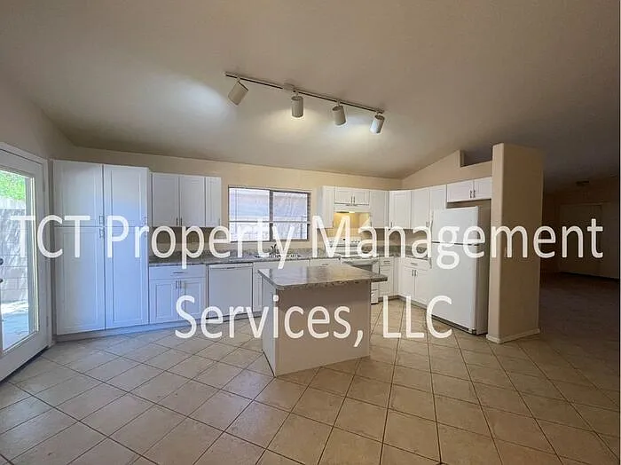 4 bed, 2.0 bath, 1671 sqft, $2,250 — Photo 3