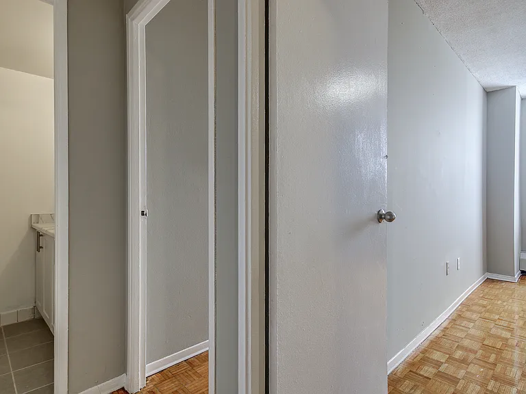 15 Eastbourne Dr — Photo 28