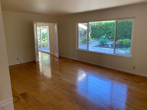 5th image of 1107 Sanders Dr