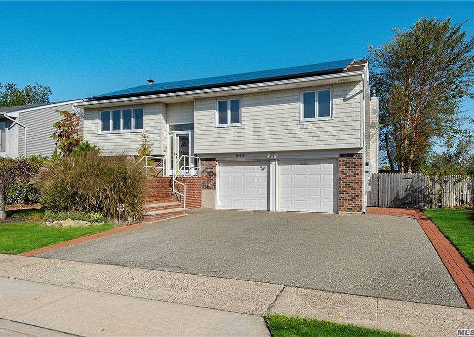 1st image of 969 Gerry Ave