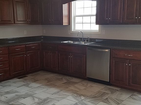 5th image of 120 Amelia Dr