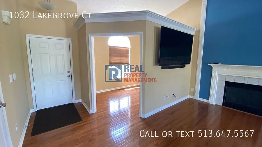 Gorgeous 3 Bed - 2.5 Bath Lake Grove North Home in Westerville — Photo 2