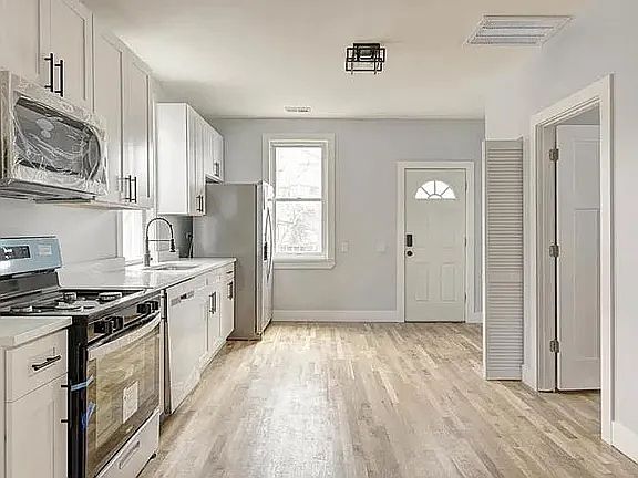 2nd image of 1626 N Washtenaw Ave APT 2R