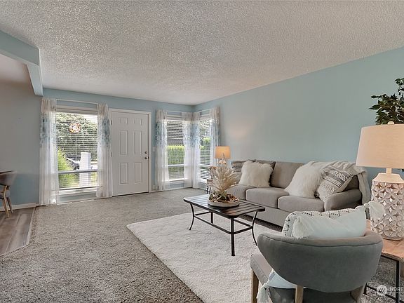 4th image of 611 4th Avenue NE