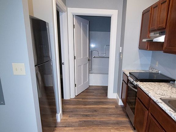 4th image of 219 Pleasant St #8