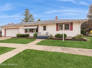 1001 6th St, Harvard, IL 60033