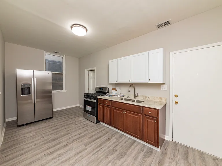 1022 W Fry St #1F — Photo 4