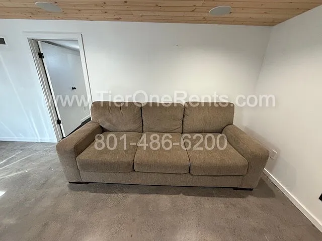 556 S Navajo St — Photo 23