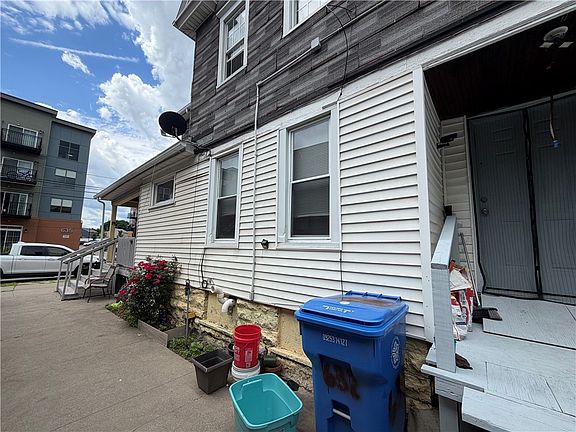 3rd image of 632 Clifford Ave