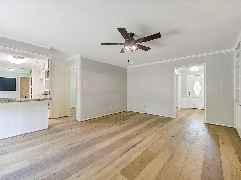 5019 Oak Forest Dr — Photo 9