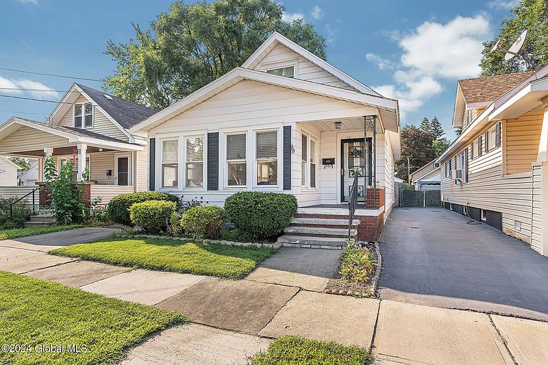 3rd image of 107 Swan Street