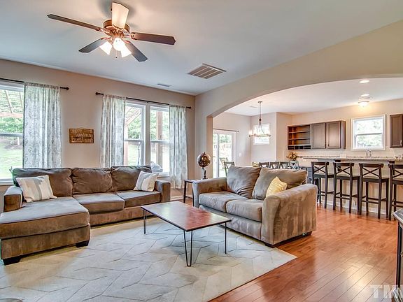 3rd image of 316 Sylvias Ct