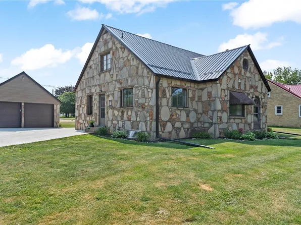 1022 Cedar St, Tipton, IA 52772