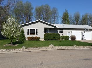1720 12th St SW, Minot, ND 58701
