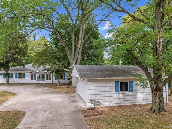 47136 Denton Rd, Van Buren Township, MI 48111