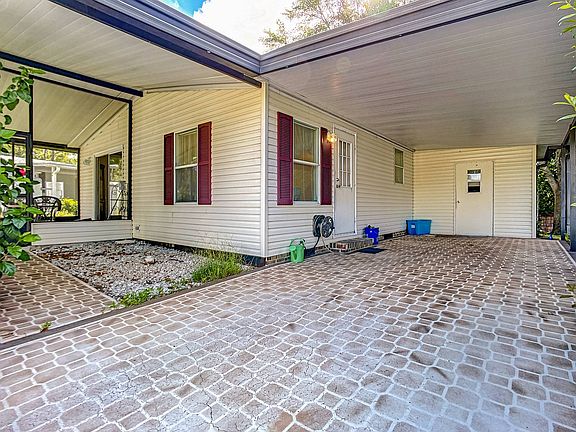 4th image of 32 Bluewater Lake Cir