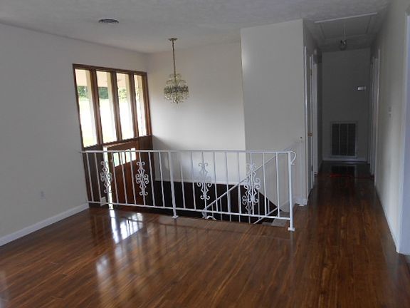 3rd image of 4012 White Wood Cir