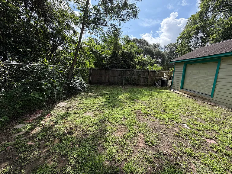 8211 Wallis St — Photo 23