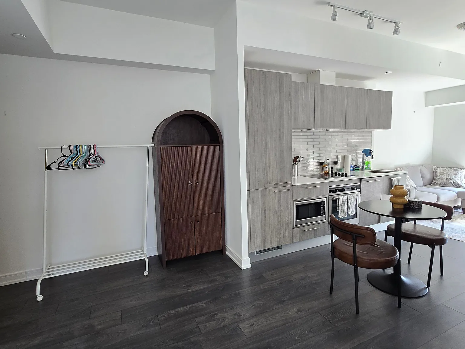 2 bed, $3,000 — Photo 4